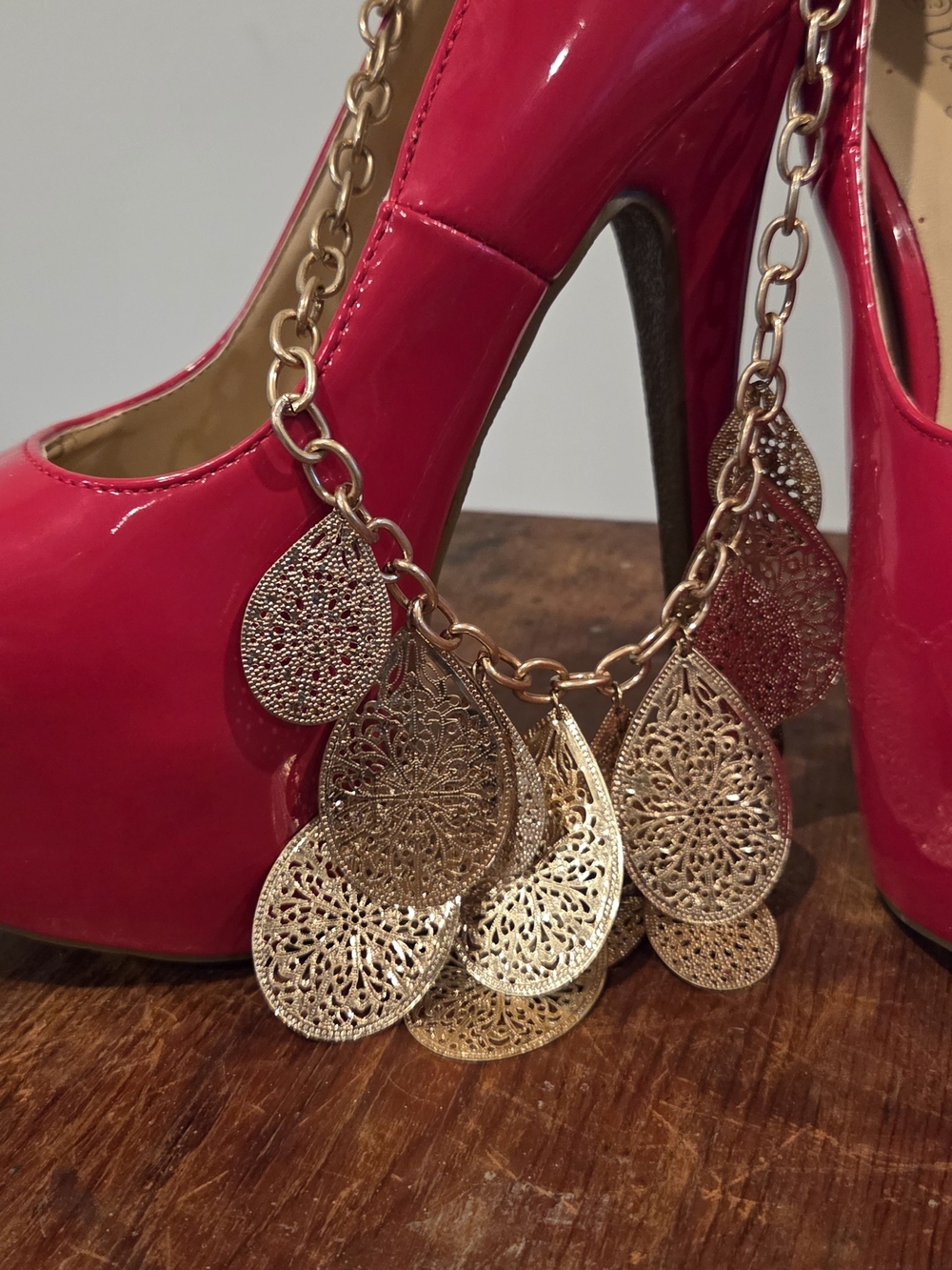 CURATED STYLE-Women’s Red Patent High-Heel Pumps with Gold Coin Necklace
